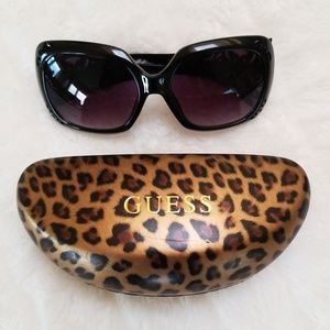 🆕️ Guess Sunglasses with Case